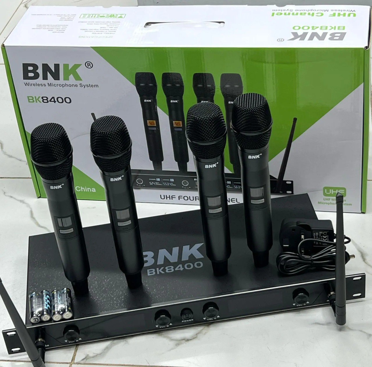 BNK BK8400 UHF Wireless Microphone System with 4 Mics Set