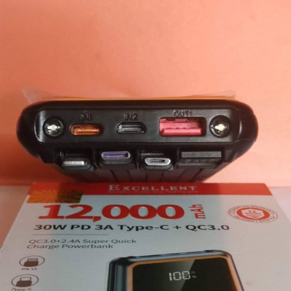 Excellent 12000MAH 30W Powerbank 3A Type C + QC3.0 with USB C, Lighting & Micro Cables Attached