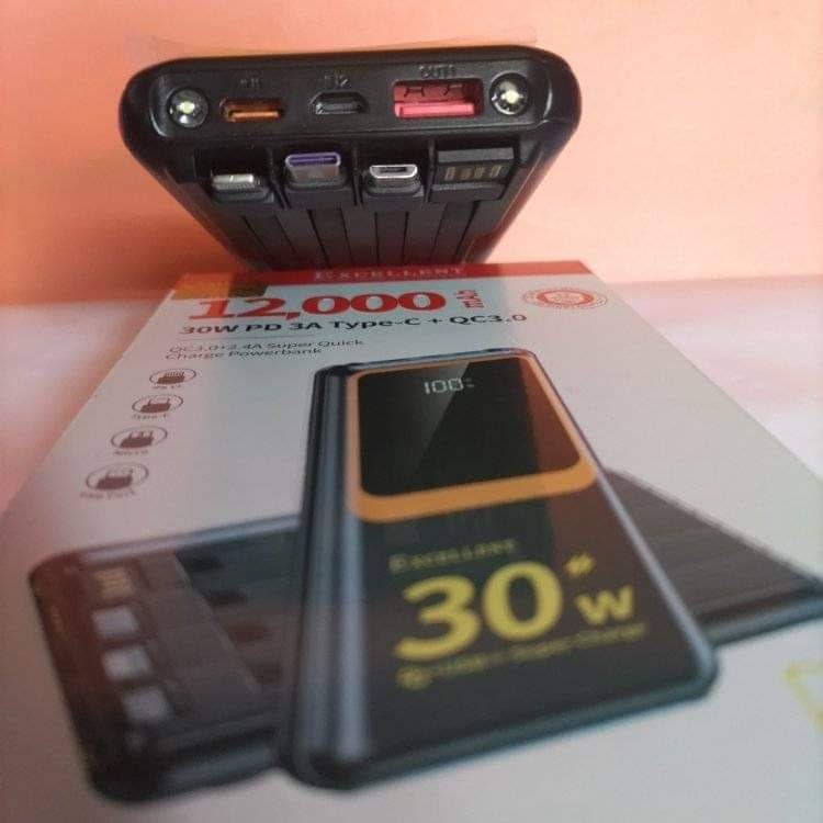 Excellent 12000MAH 30W Powerbank 3A Type C + QC3.0 with USB C, Lighting & Micro Cables Attached